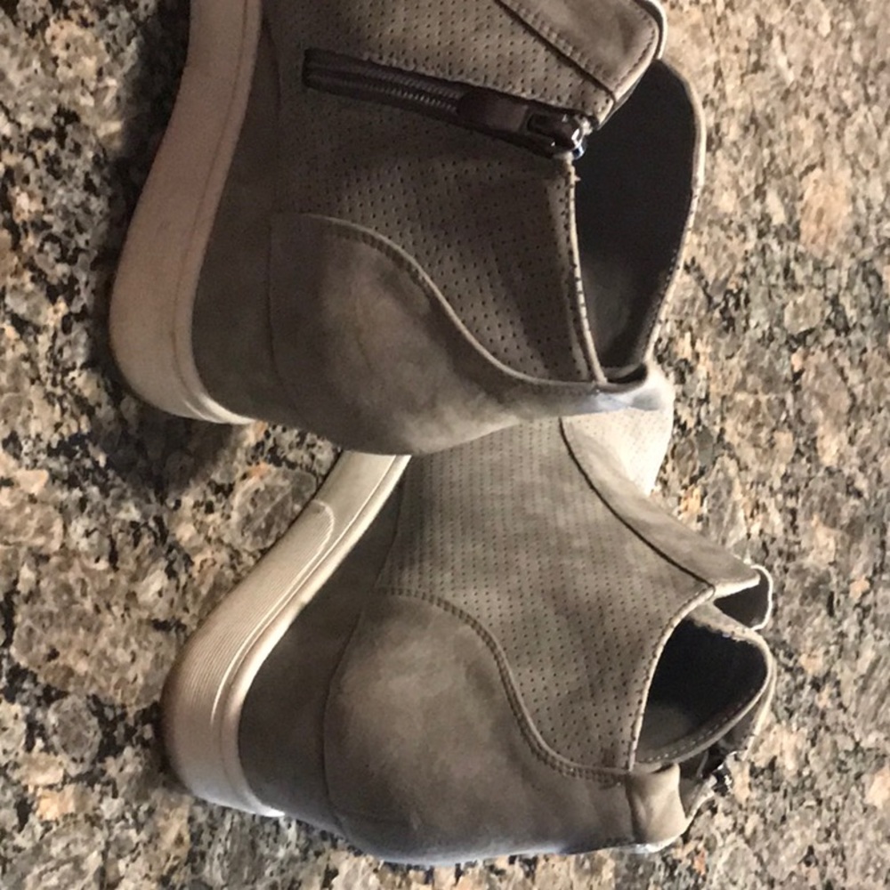 Nice casual wedge type shoes